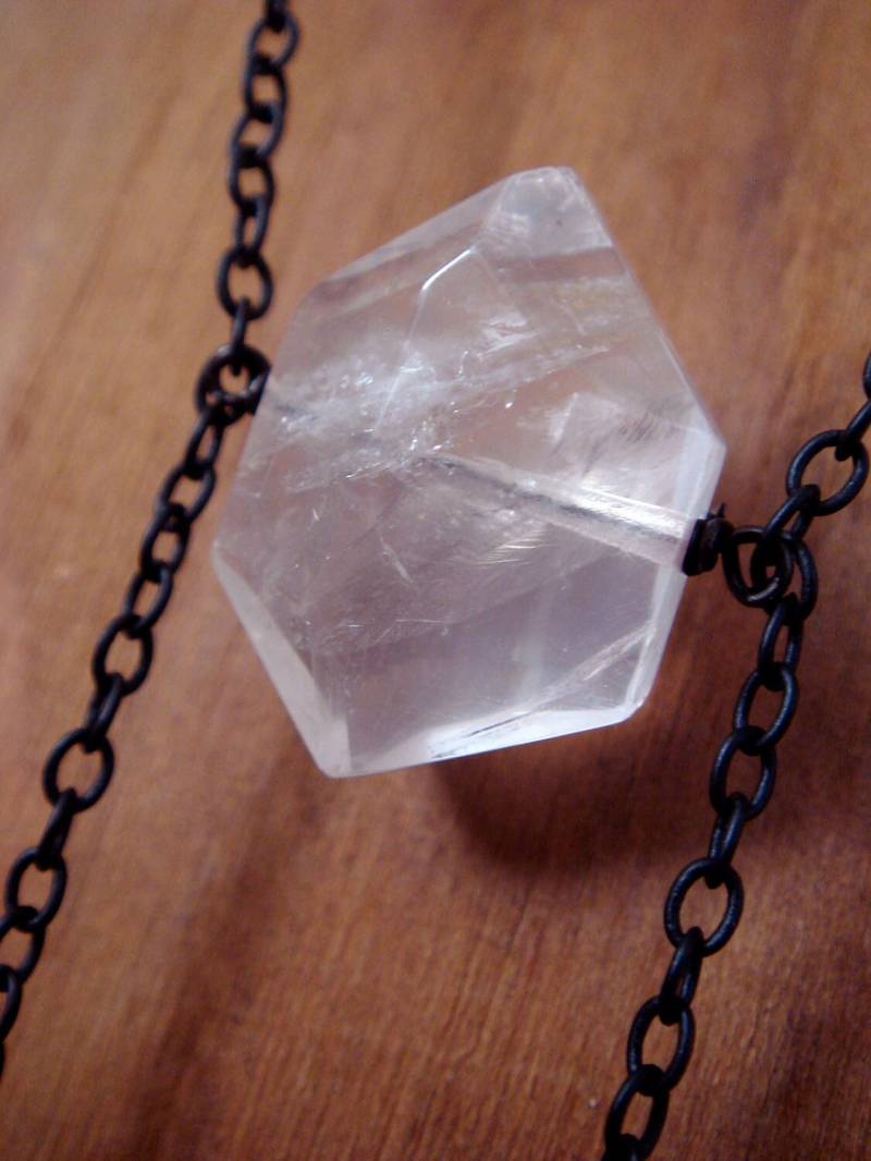 Rosenquarz Hexagon Ranken Halskette von dapht