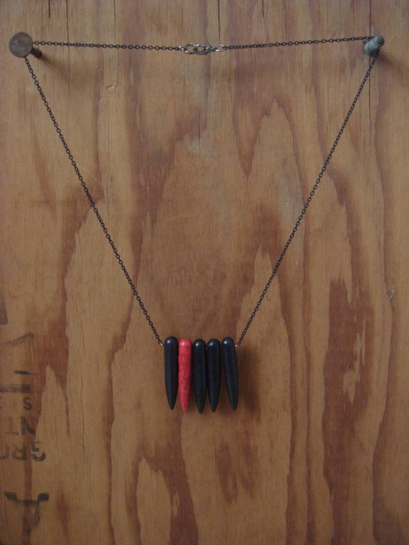 Rot Und Schwarz Spikes Kette Rot Und Schwarz Spikes Kette von dapht