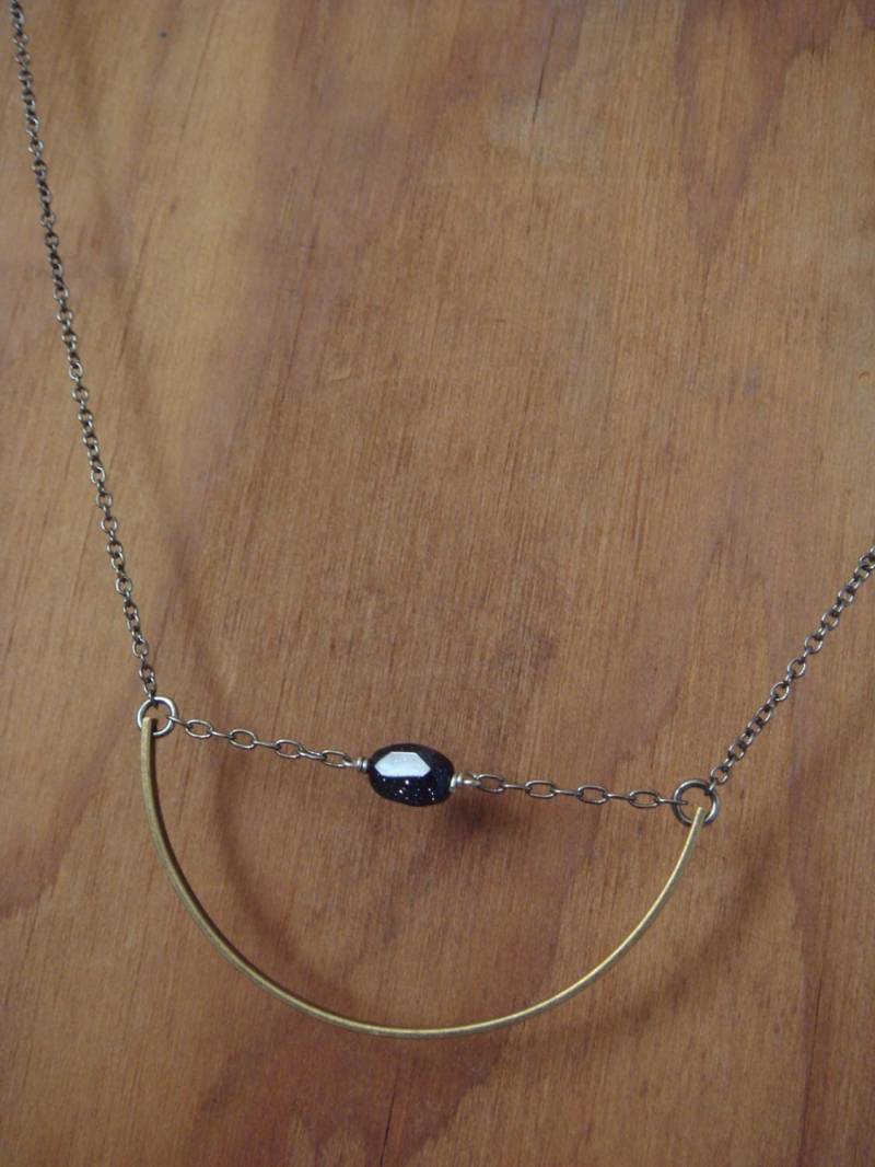 Schwimmende Blaue Goldstein U Halskette Schwimmende Blaue Goldstein U Halskette von dapht