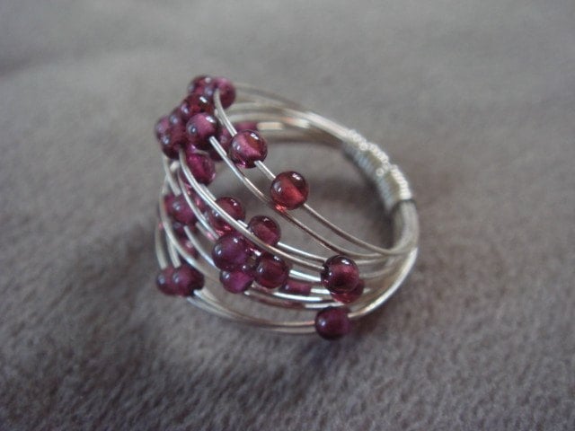 Teeny Granat Spirale Silber Ring Teeny Granat Spirale Silber Ring von dapht