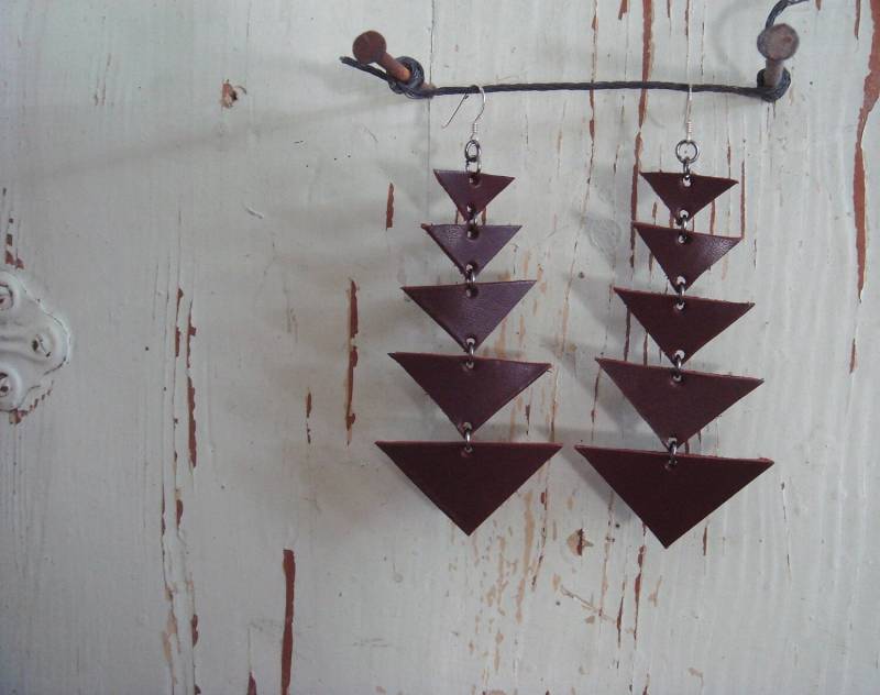Verkauf - Bordeaux Leder Invertiert Dreiecke Ohrringe Verkauf - Bordeaux Leder Invertiert Dreiecke Ohrringe von dapht