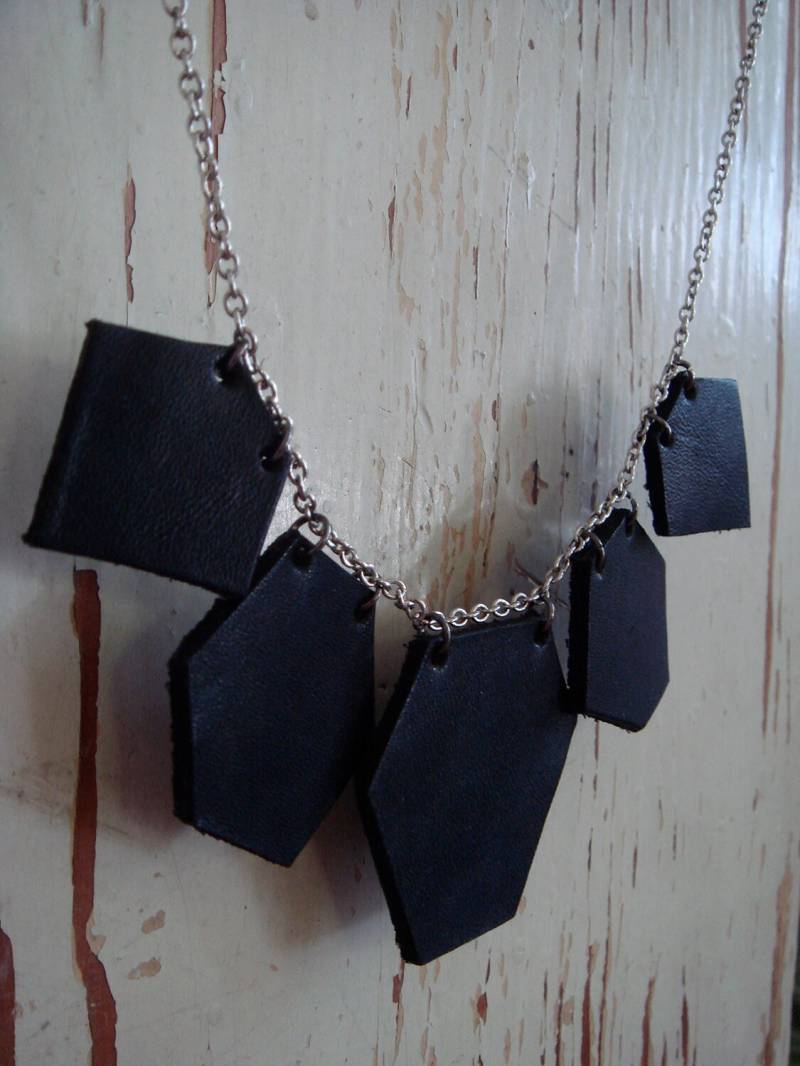 Verkauf - Schwarzes Leder Polygone Halskette von dapht