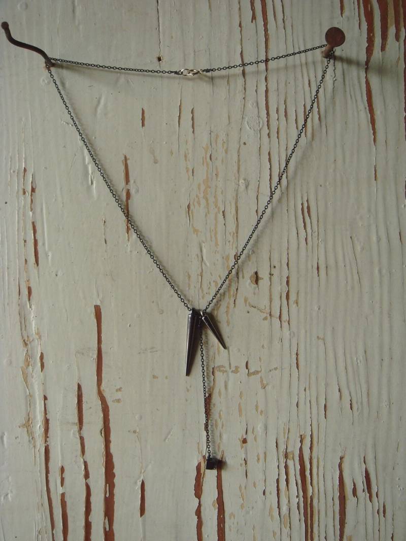 Zwei Spitzen Mit Cube Tropfen Halskette Zwei Spitzen Mit Cube Tropfen Halskette von dapht