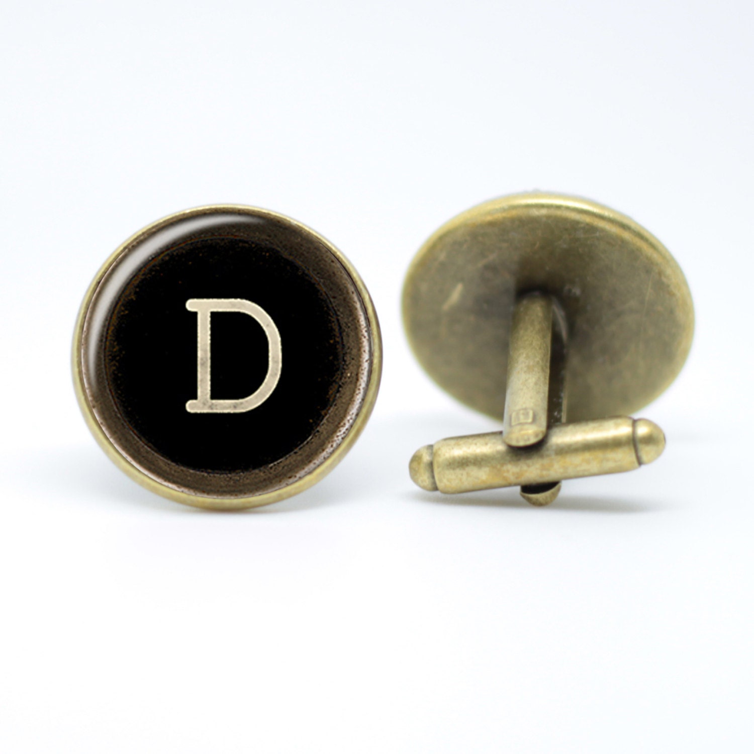 Schreibmaschinen-Manschettenknöpfe Mit Monogramm in Bronze Oder Versilbert Fassung Schwarzer Geschenkbox Präsentiert Schreibmaschinen-Manschettenknöpfe Mit Monogramm in Bronze Oder Versilbert Fassung Schwarzer Geschenkbox Präsentiert von dapperchaps