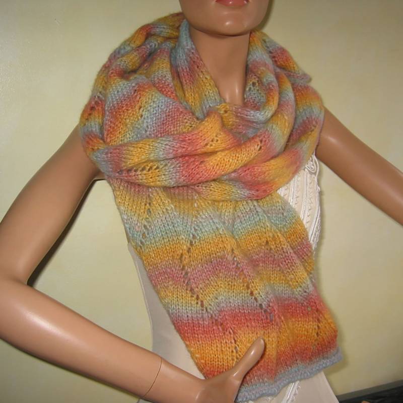 Handarbeit Gestrickte Alpaka Stola Tuch Schal Schultertuch Aus 72% Baby Merinowolle Ajour Muster Regenbogen Pastell Zart Federleicht von darauffreueichmich
