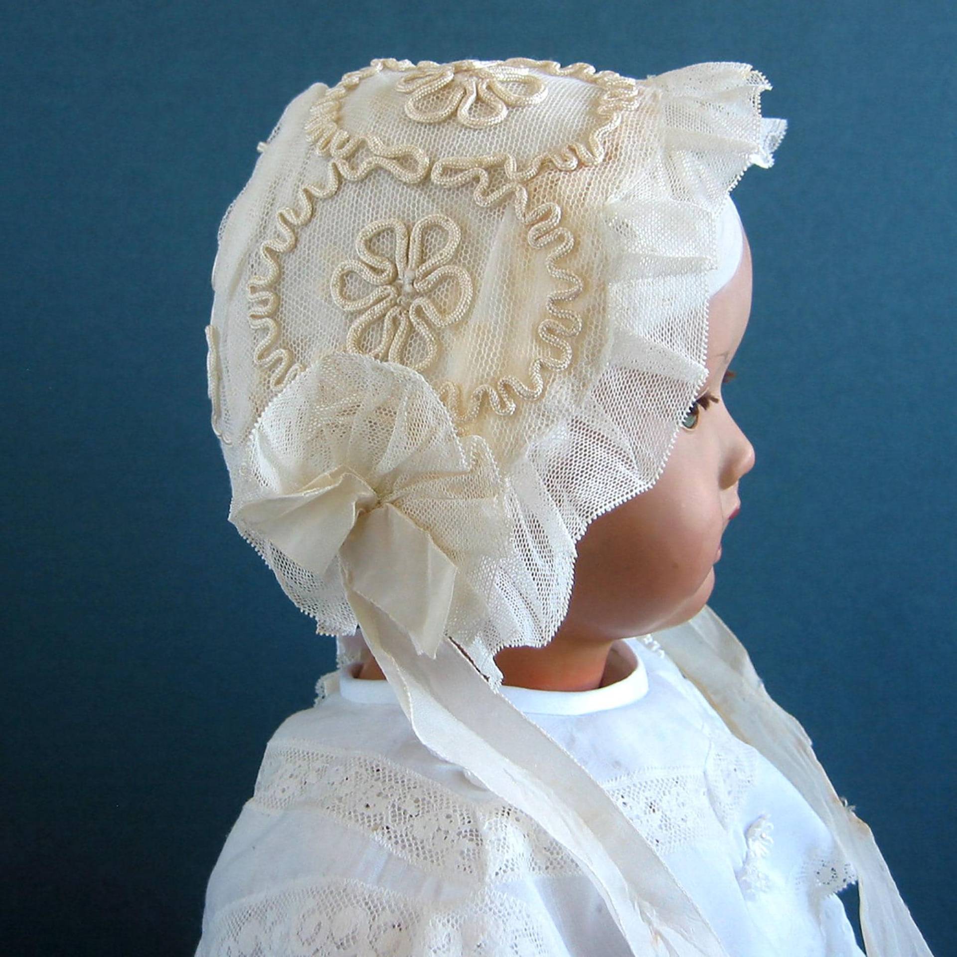 Vintage Handgefertigt Antike Taufhaube Bonet Baby Mütze Soutache Stickerei Auf Tüll Seide Seidenband Aus Frankreich Um 1900 Genderneutral von darauffreueichmich