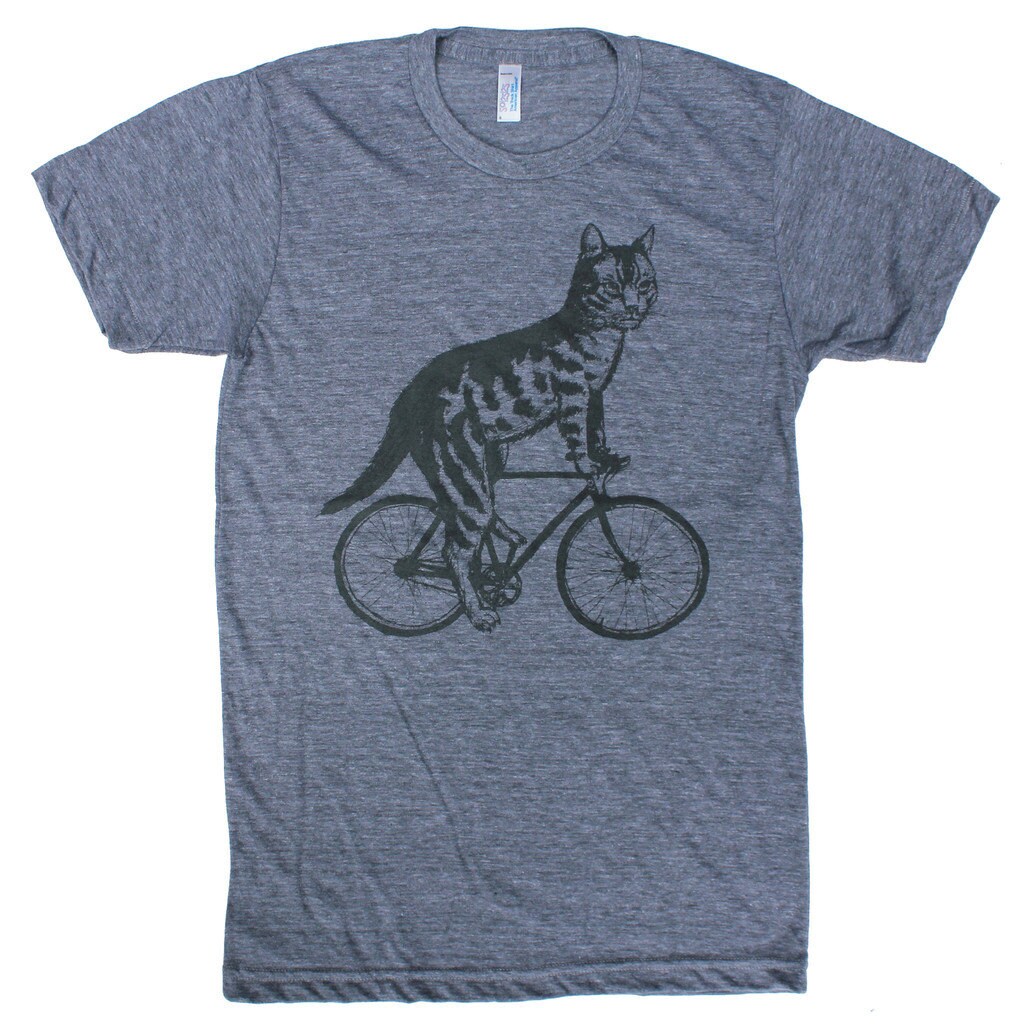 Bicycling Cat T-Shirt Handbedrucktes Unisex-T-Shirt von darkcycleclothing