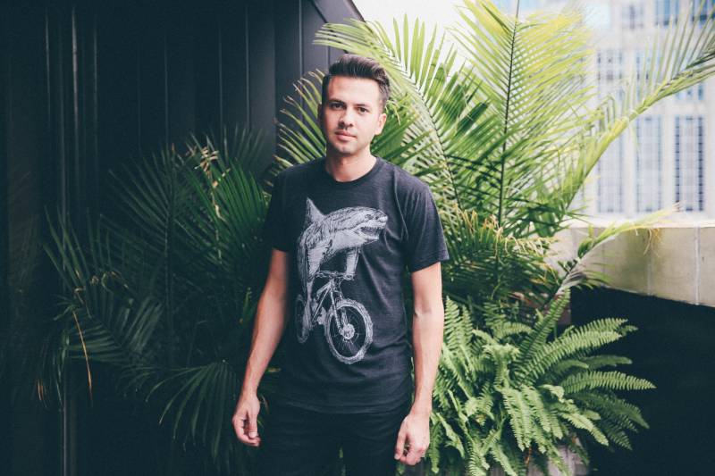 Weißer Hai Auf Ein Fahrrad T Shirt Lustige Geschenk Für Ihn Hipster-Shirt von darkcycleclothing