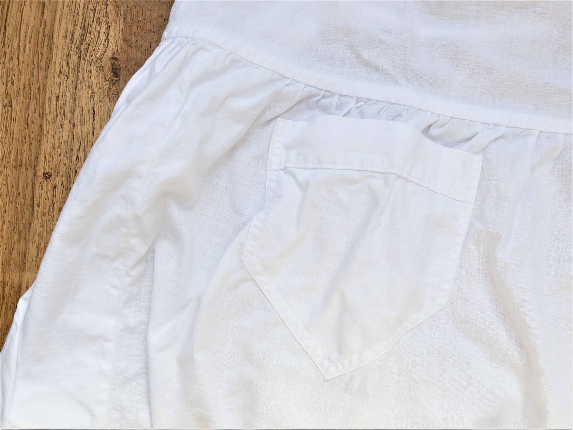 Vintage Schlichte Weiße Baumwoll Schürze Kochschürze Mit Aufgesetzter Tasche Latz Um 1900 Jahrhundertwende Weiß Antik von dasfleissigeFaultier