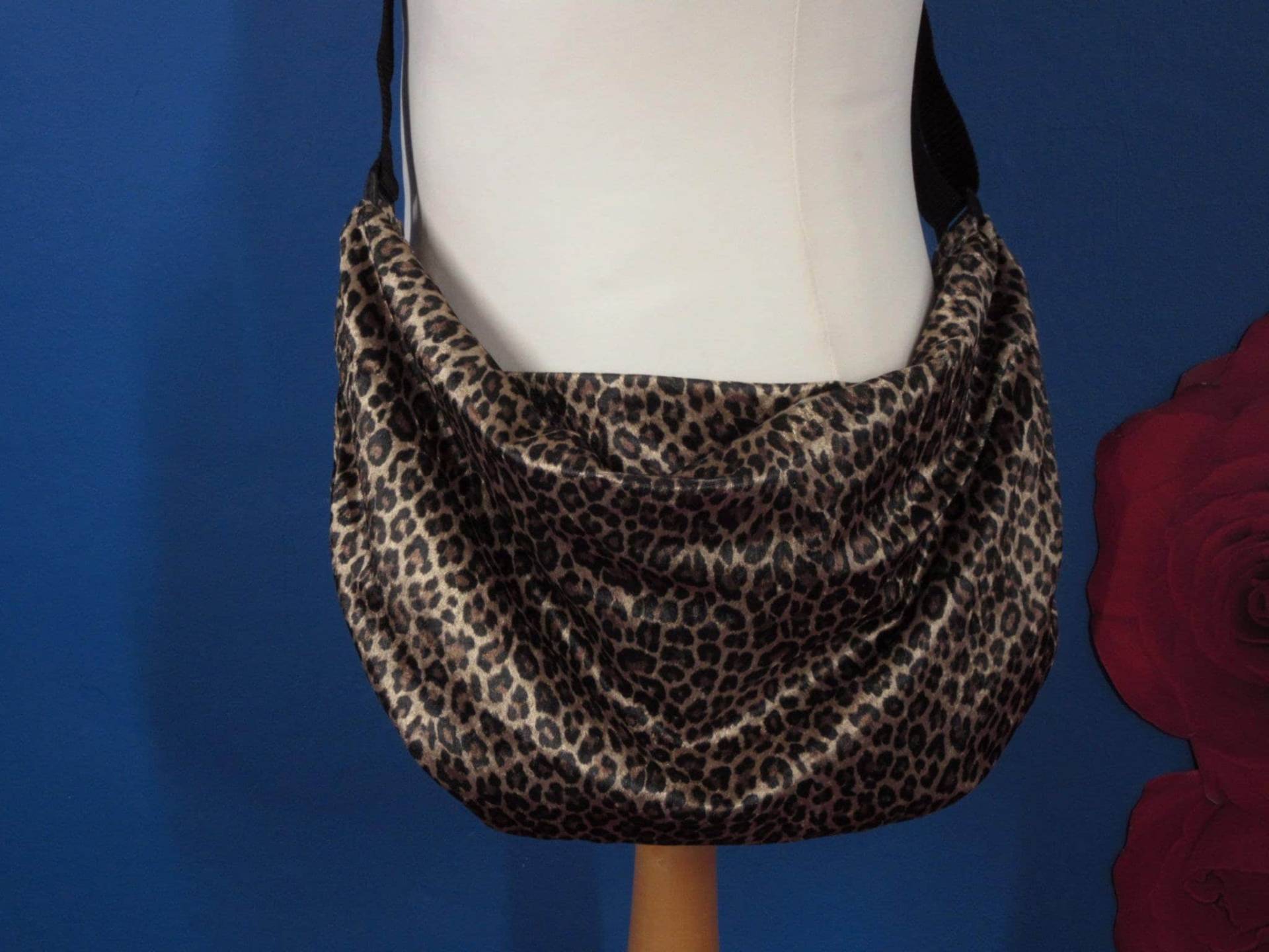 Plüsch Leopard Print Tasche Große Oder Kleine Slouch Bag Mit Reißverschluss Oben Und Verstellbarem Riemen Auf Bestellung Uk Verkäufer Plüsch Leopard Print Tasche Große Oder Kleine Slouch Bag Mit Reißverschluss Oben Und Verstellbarem Riemen Auf Bestellung Uk Verkäufer von dashAclothing