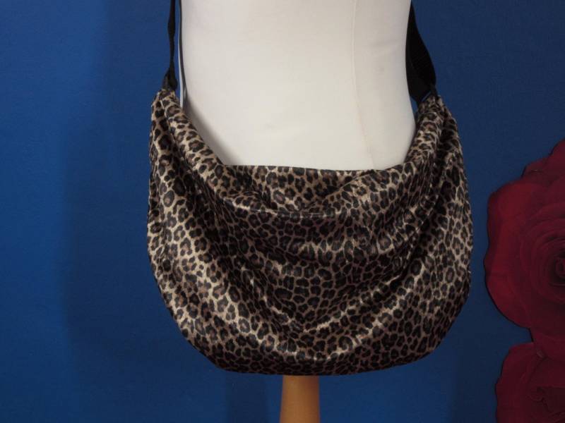 Plüsch Leopard Print Tasche Große Oder Kleine Slouch Bag Mit Reißverschluss Oben Und Verstellbarem Riemen Auf Bestellung Uk Verkäufer Plüsch Leopard Print Tasche Große Oder Kleine Slouch Bag Mit Reißverschluss Oben Und Verstellbarem Riemen Auf Bestellung Uk Verkäufer von dashAclothing