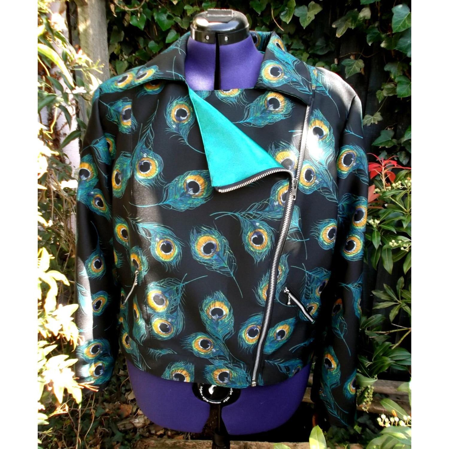 Pfauenfeder Print Bikerjacke Grünes Satinfutter, Plus Size Pfauenfeder Print Bikerjacke Grünes Satinfutter, Plus Size von dashAclothing