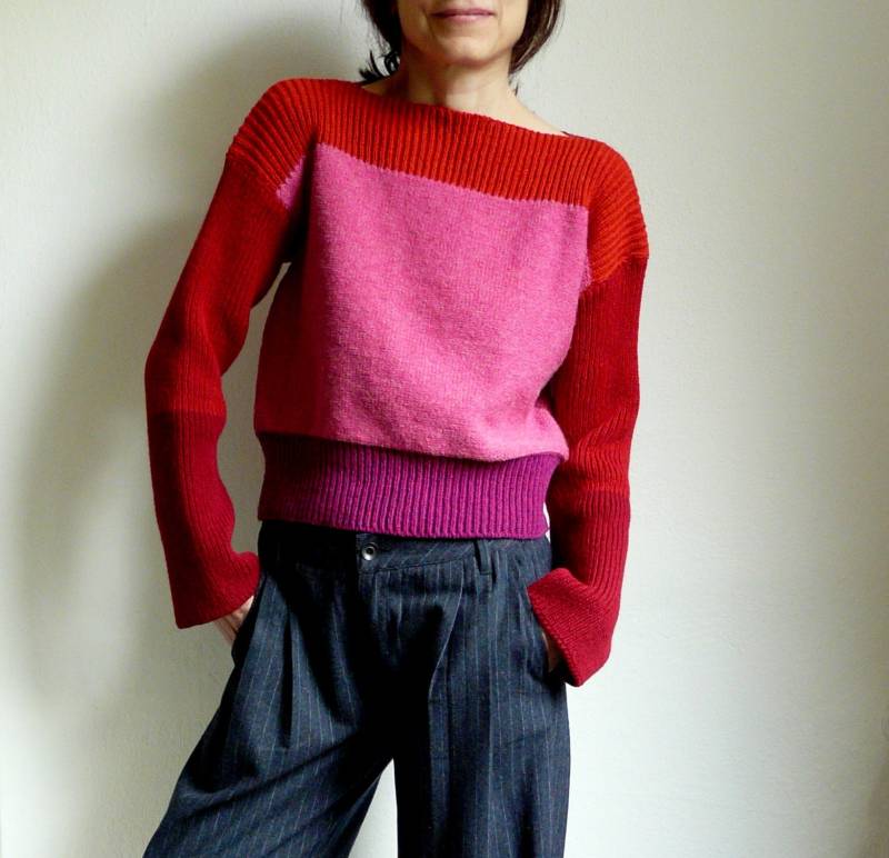 Gestrickter Rot Pink Pullover Colorblock -Merino Wolle, Baumwolle Gestrickter Rot Pink Pullover Colorblock -Merino Wolle, Baumwolle von dashazim
