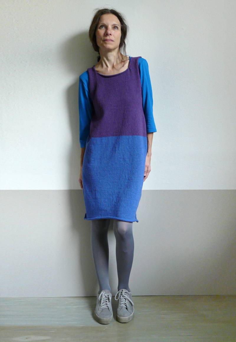 Gestricktes Ärmelloses Kleid in Blau Lila, Colorblock, Wolle-Anfertigung Auf Bestellung von dashazim