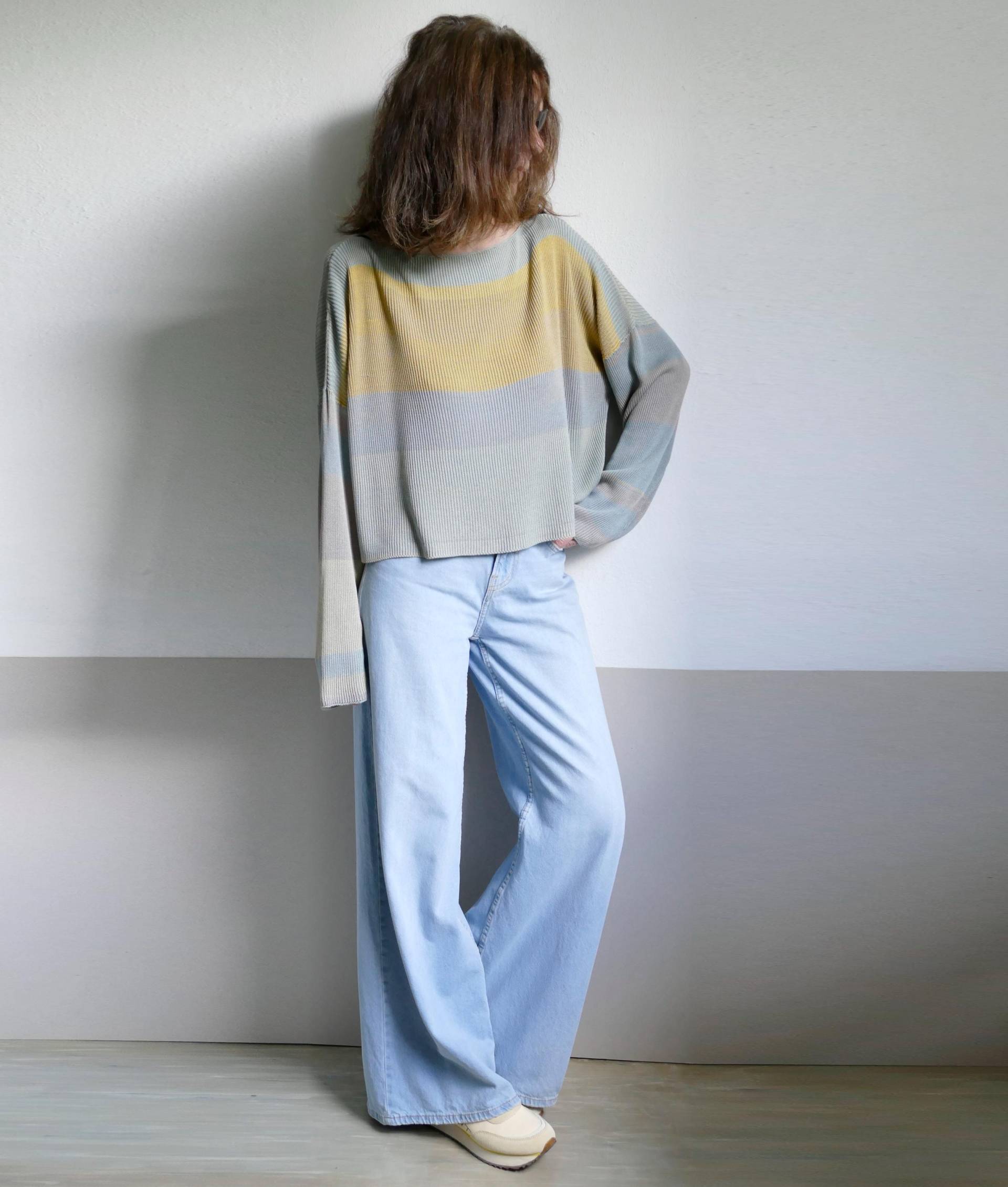 Kurzer Kurzpulli in Oversized-Farbe Aus Mintgrüner Und Gelber Viskose Kurzer Kurzpulli in Oversized-Farbe Aus Mintgrüner Und Gelber Viskose von dashazim