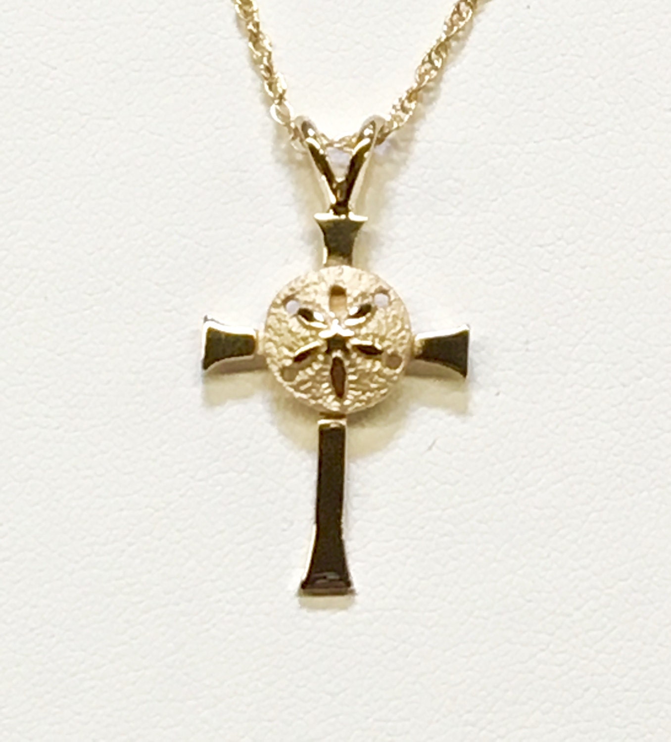 4144Gb Sand Dollar Cross von dasilvajewelry