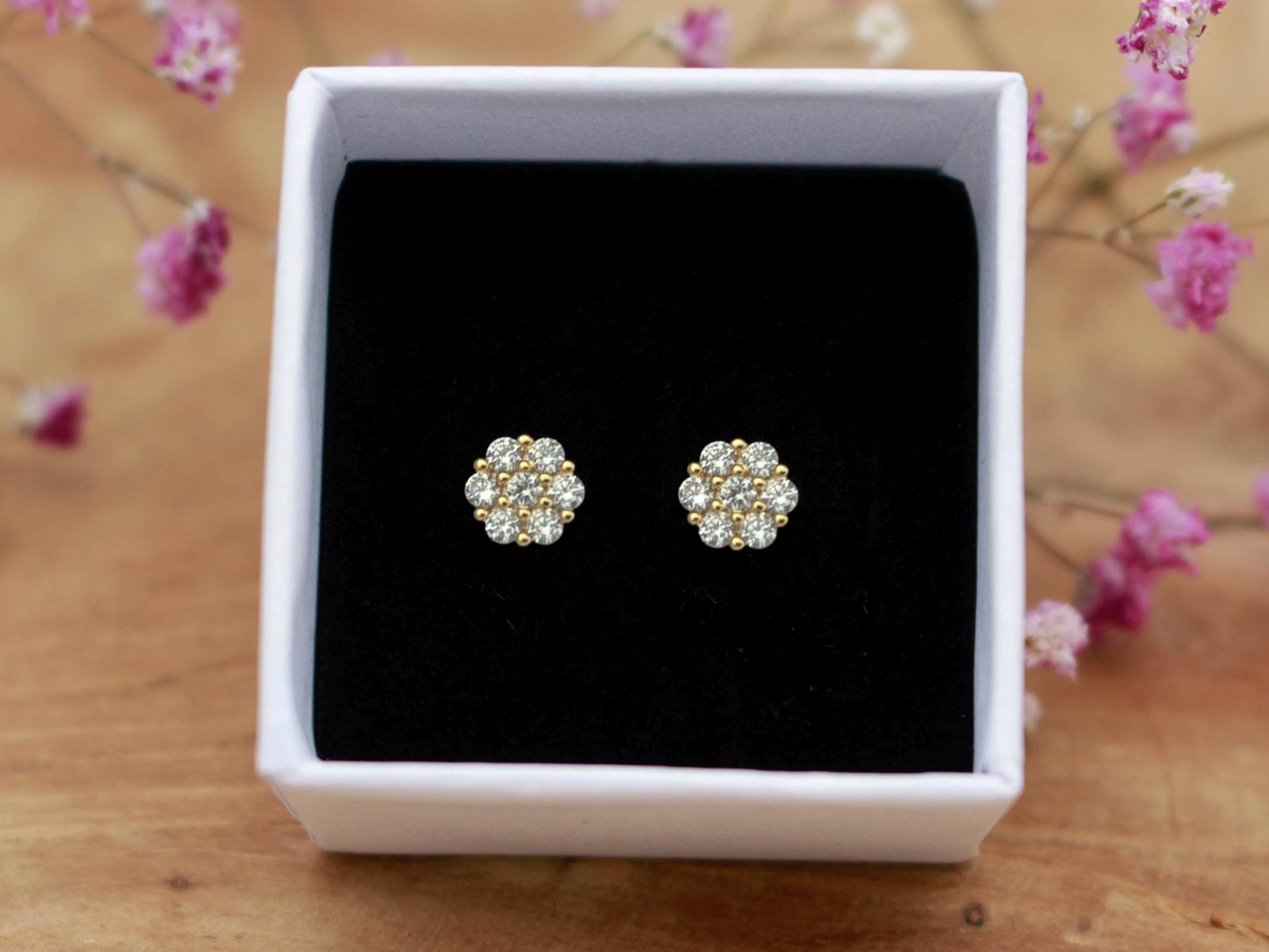 Goldene Ohrstecker Rund Klein Mit Glitzersteinen - Funkelnder Schmuck Für Damen Geschenkidee Goldene Ohrstecker Rund Klein Mit Glitzersteinen - Funkelnder Schmuck Für Damen Geschenkidee von davaleriaShop