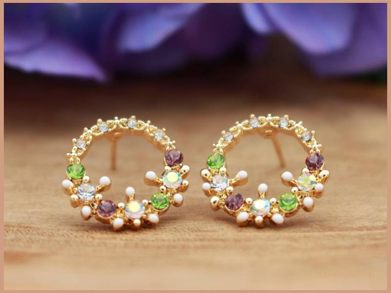 Goldene Ohrstecker Rund Groß Mit Bunten Glitzersteinen & Blumen - Statement Schmuck Für Damen von davaleriaShop