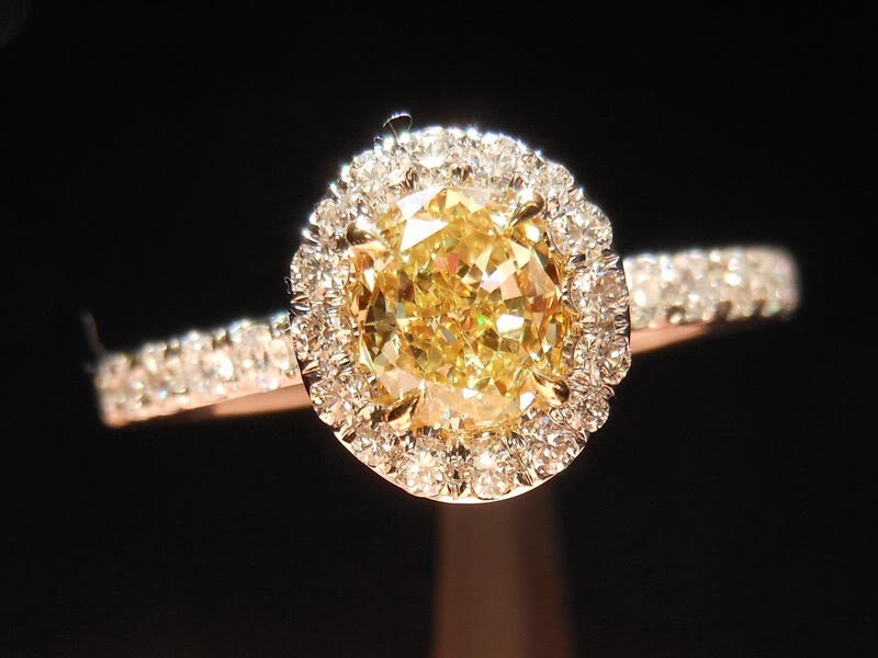 0.53Ct Ausgefallener Gelb Vs1 Oval Form Diamant Ring R4133 0.53Ct Ausgefallener Gelb Vs1 Oval Form Diamant Ring R4133 von dblauren