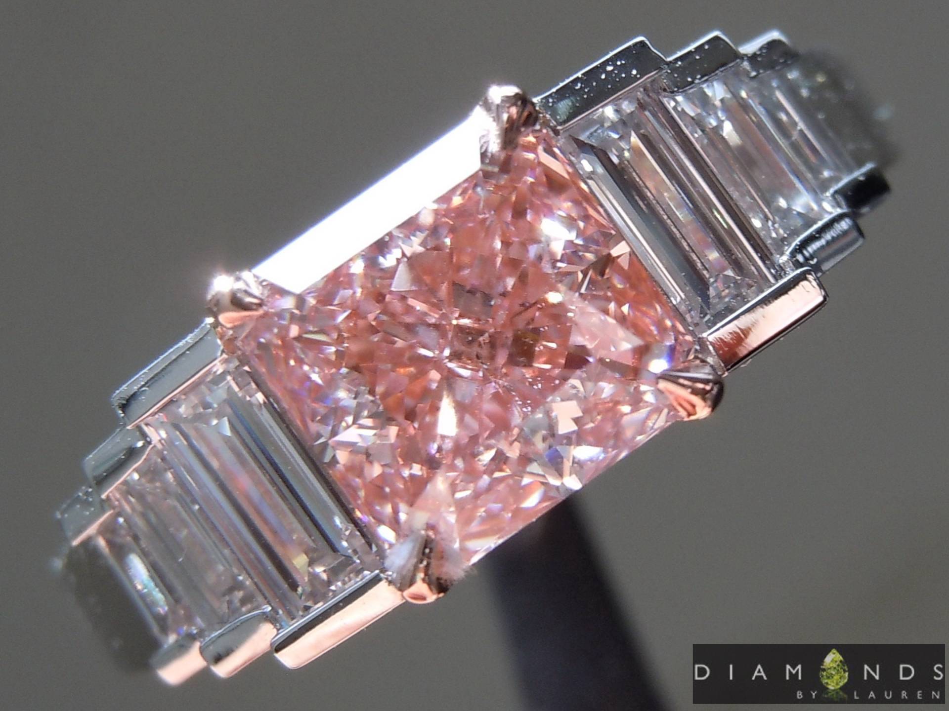 1.50Ct Pink Vs2 Radiant Cut Lab Grown Diamant Ring R9443 von dblauren