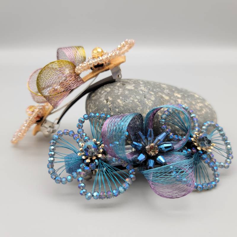 Exquisiter Handgemachter Messingdraht 3D Blumen Haarspangen Mit Handperlen Stamens von ddroppStudio