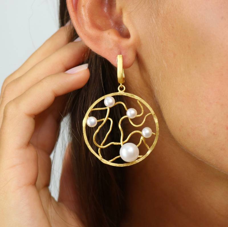 Ohrringe Gold Perlen Goldschmiede Handarbeit Top Eycatcher Für Den Besonderen Anlaß, Trendohrring 925 Silber 18Kt Vergoldet von deTempleSchmuck