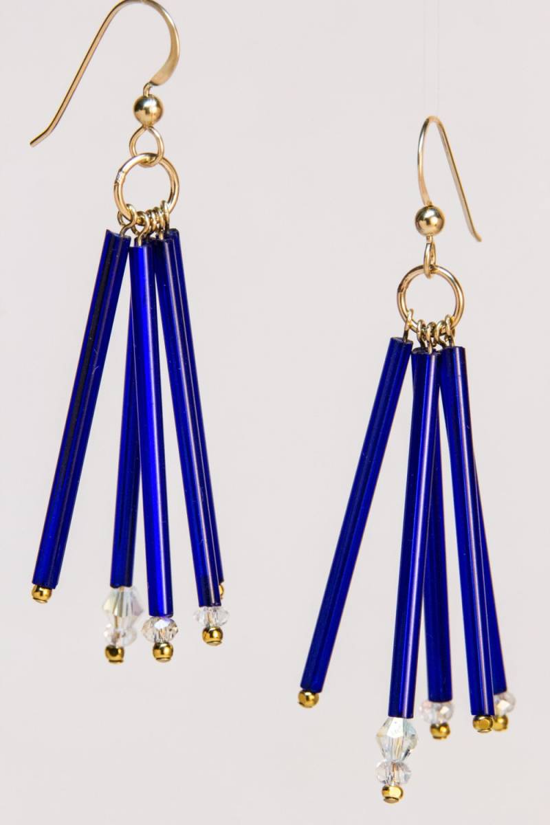 Vergoldete Ohrringe Mit Blauen Glas-stiftperlen von deannaross