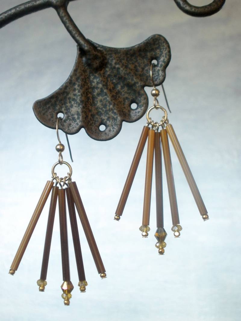 Vergoldete Ohrringe Mit Samtig Braunen Glasperlen von deannaross