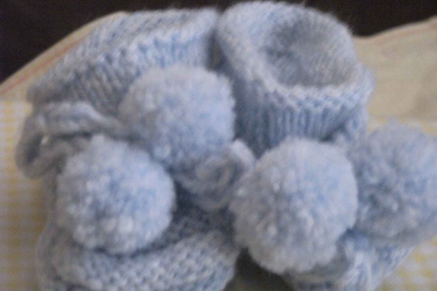 Gestrickte Baby Booties Neugeborenen Pom Schuhe Gestrickte Baby Booties Neugeborenen Pom Schuhe von deansdesigns