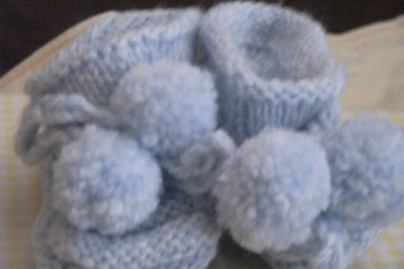 Gestrickte Baby Booties Neugeborenen Pom Schuhe von deansdesigns