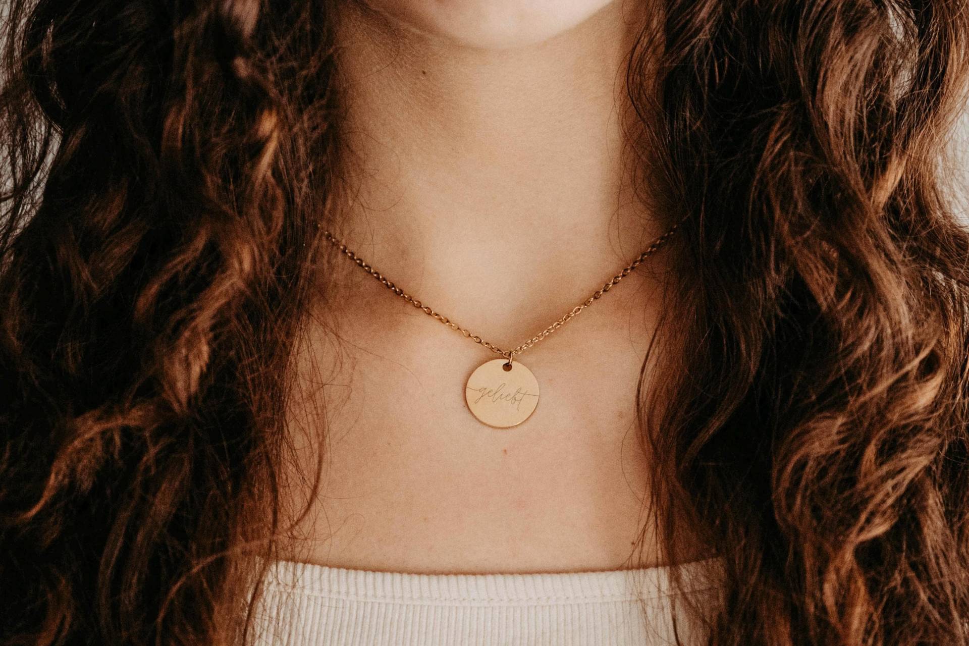 Halskette „Geliebt" Coin Anhänger Edelstahl in Gold Halskette „Geliebt" Coin Anhänger Edelstahl in Gold von deardisciple