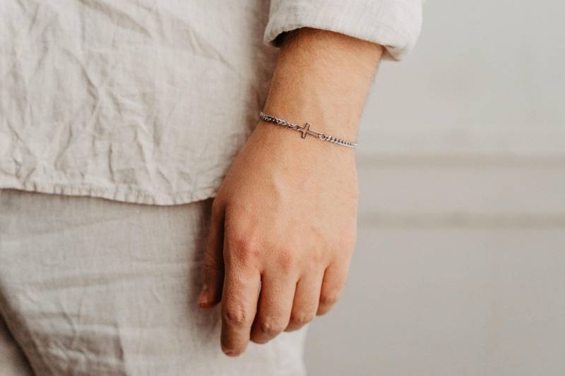 Kreuz Armband Für Herren Aus Edelstahl von deardisciple