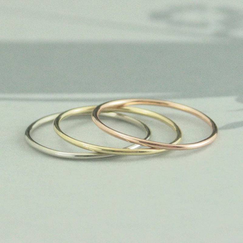 10K Gold 1 Mm Runde BänderSet Mit Drei Dreifarbigen StapelringenSolid StapelringeSet Allen Drei18 Gauge Runde Bänder von debblazer