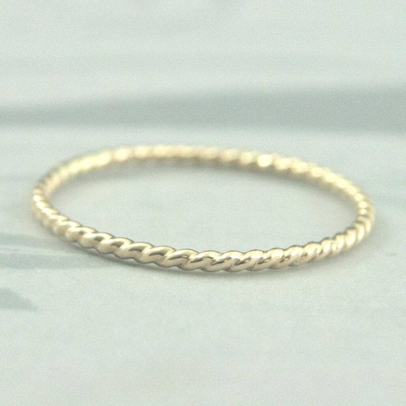 Band Twist Ring Gold Dünner Twistring Seil Stapelring Stapelbar 14K Damen Ehering von debblazer
