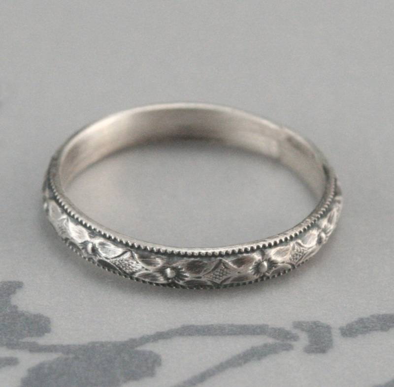 Ehering Für Frauen Gemusterte Band Silber Renaissance Bandring Milgrain Hochzeit Stapelring 925 von debblazer