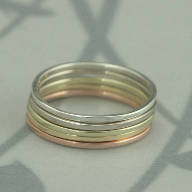 Ombre Solid 14K Gold Regenbogen Set Von 5Super Skinny Stapel RingeSolid Gelb, Weiß, Rose Und Grüngold Mit SilberHoliday Fashion von debblazer