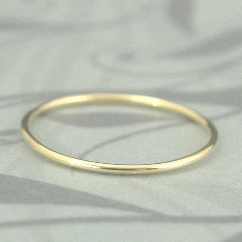 Roll Me Round Massiver 18K Gold Stapelring Ein Rundes Band in Ihrer Wahl Aus Gelb, Rose Oder Weißgold Great Spacer von debblazer