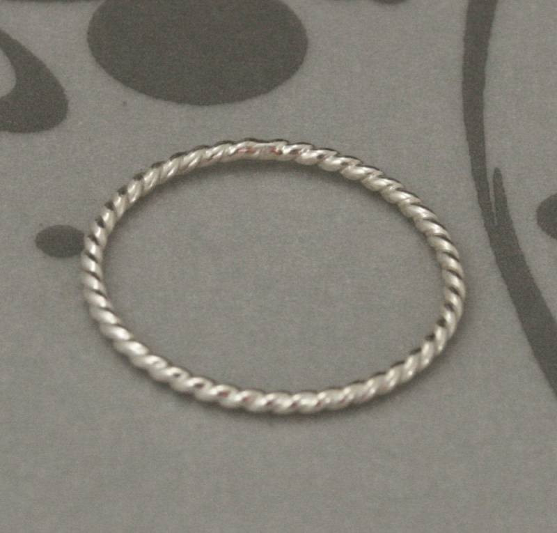 Silber Seil RingDünne Twist Stacking RingEin Massives Sterling Dünne Twist-Draht StapelbandMaßgeschneidert in Ihrer Größe von debblazer