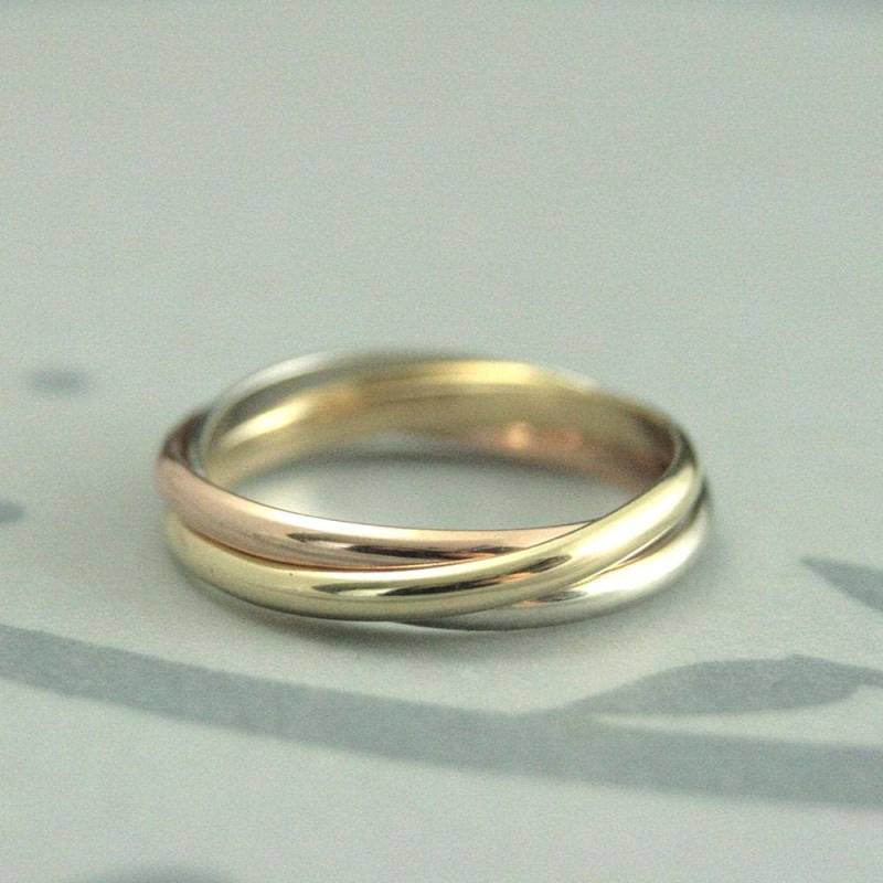 Tri Color Rolling Ring Massiv 14K Gelbgold, Weißgold Und Roségold Ehering Gold Intertwined Band Damen 2 Mm von debblazer