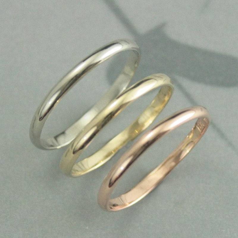 Tricolor Solid Gold Stacking Set - 10K Bands Je Eines in Roségold, Gelbgold Und Weißgold Mit 3 Handgefertigten Bändern von debblazer