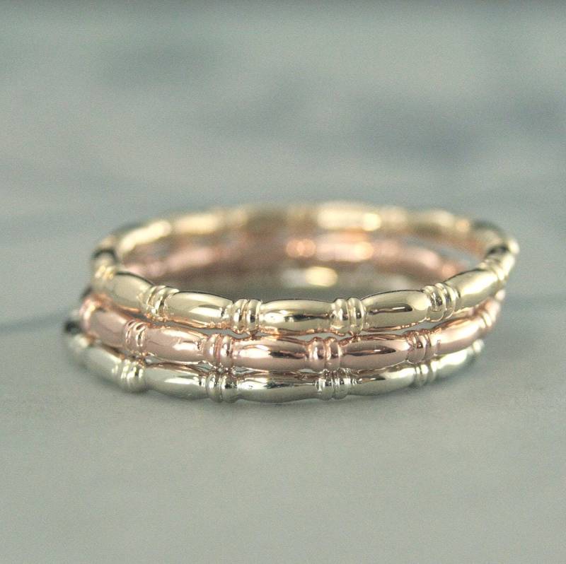 Zierlicher Goldring Damen Goldband Ehering Perlenband Gold Stapelring Hand Gegossener Ring Gekrimpter Zarter Stapelbarer von debblazer