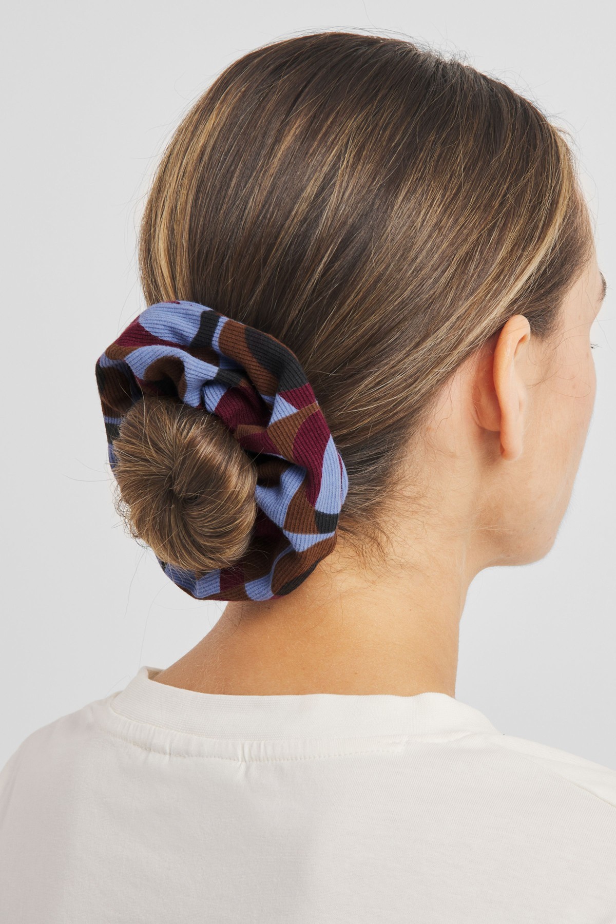 Scrunchie Rib Retro Geo Braun von dedicated
