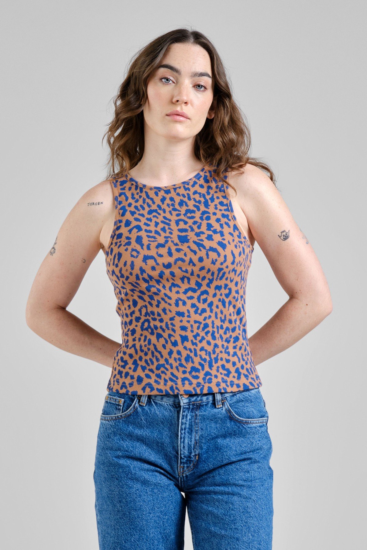 Top Valdermarsvik Rib Leopard Light Brown von dedicated