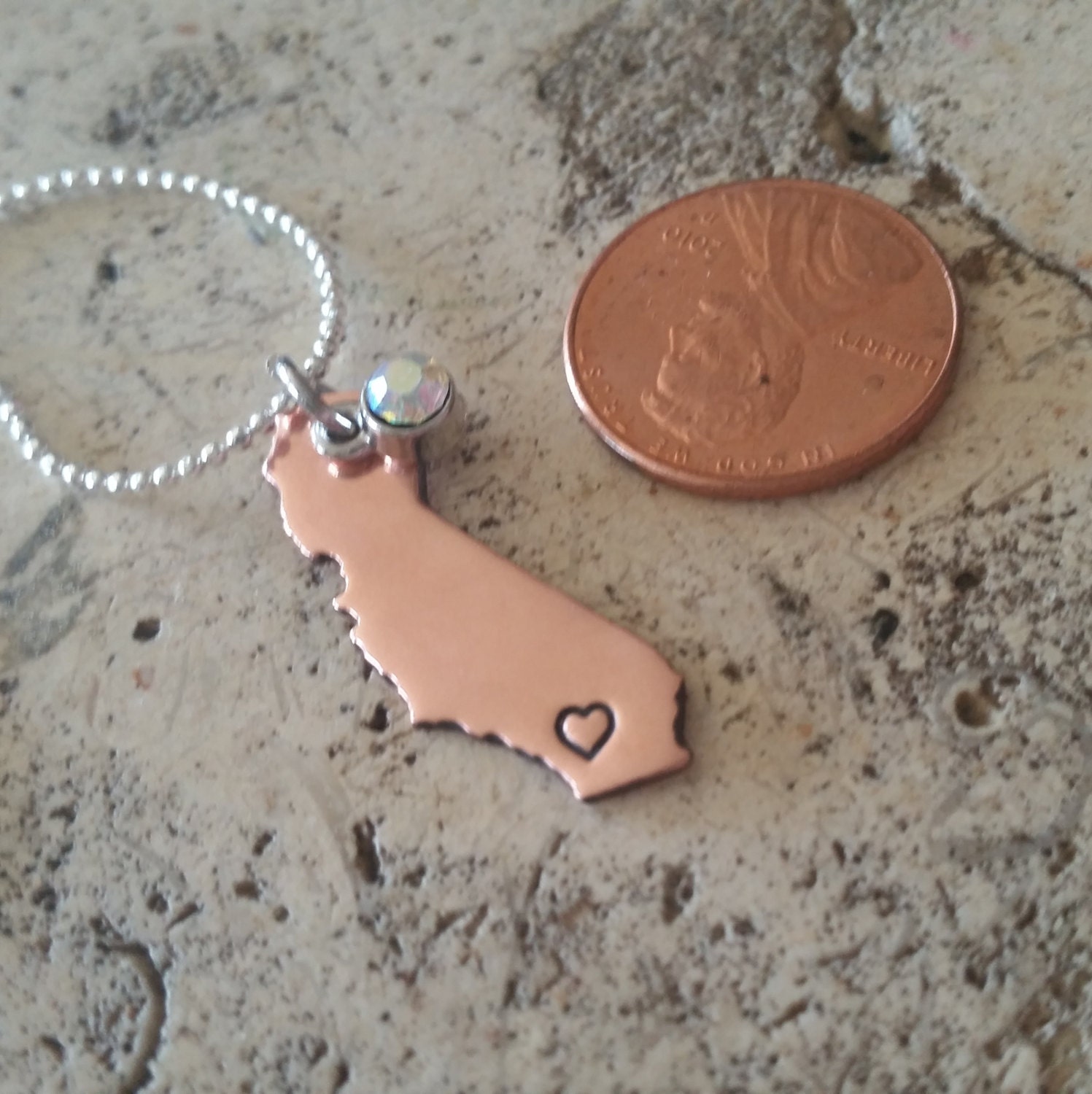 Kupfer California Love Recycled Mixed Metal Halskette Benutzerdefinierte Zustand Map Schmuck Kupfer California Love Recycled Mixed Metal Halskette Benutzerdefinierte Zustand Map Schmuck von deedlesdesign