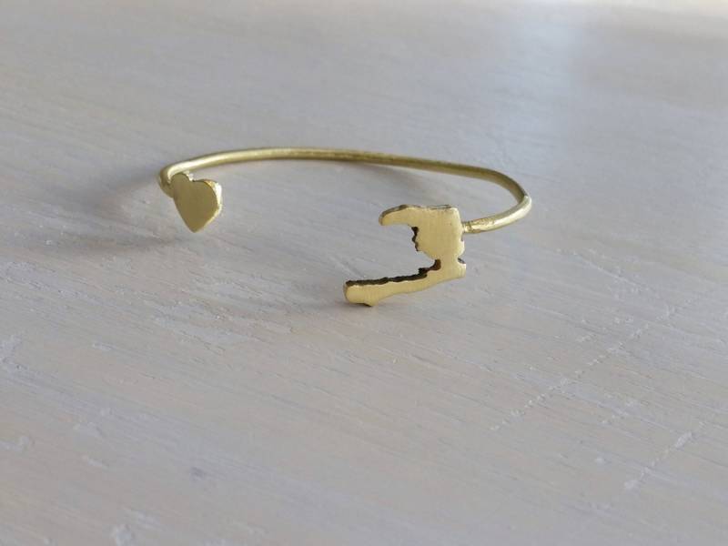 Liebe Haiti Recycling Messing Custom Zustand Oder Land Offener Armreif Gold Armband Liebe Haiti Recycling Messing Custom Zustand Oder Land Offener Armreif Gold Armband von deedlesdesign