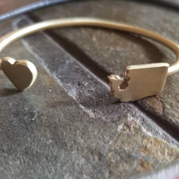 Liebe Washington Recycling Messing Custom Zustand Oder Land Offener Armreif Gold Armband Liebe Washington Recycling Messing Custom Zustand Oder Land Offener Armreif Gold Armband von deedlesdesign
