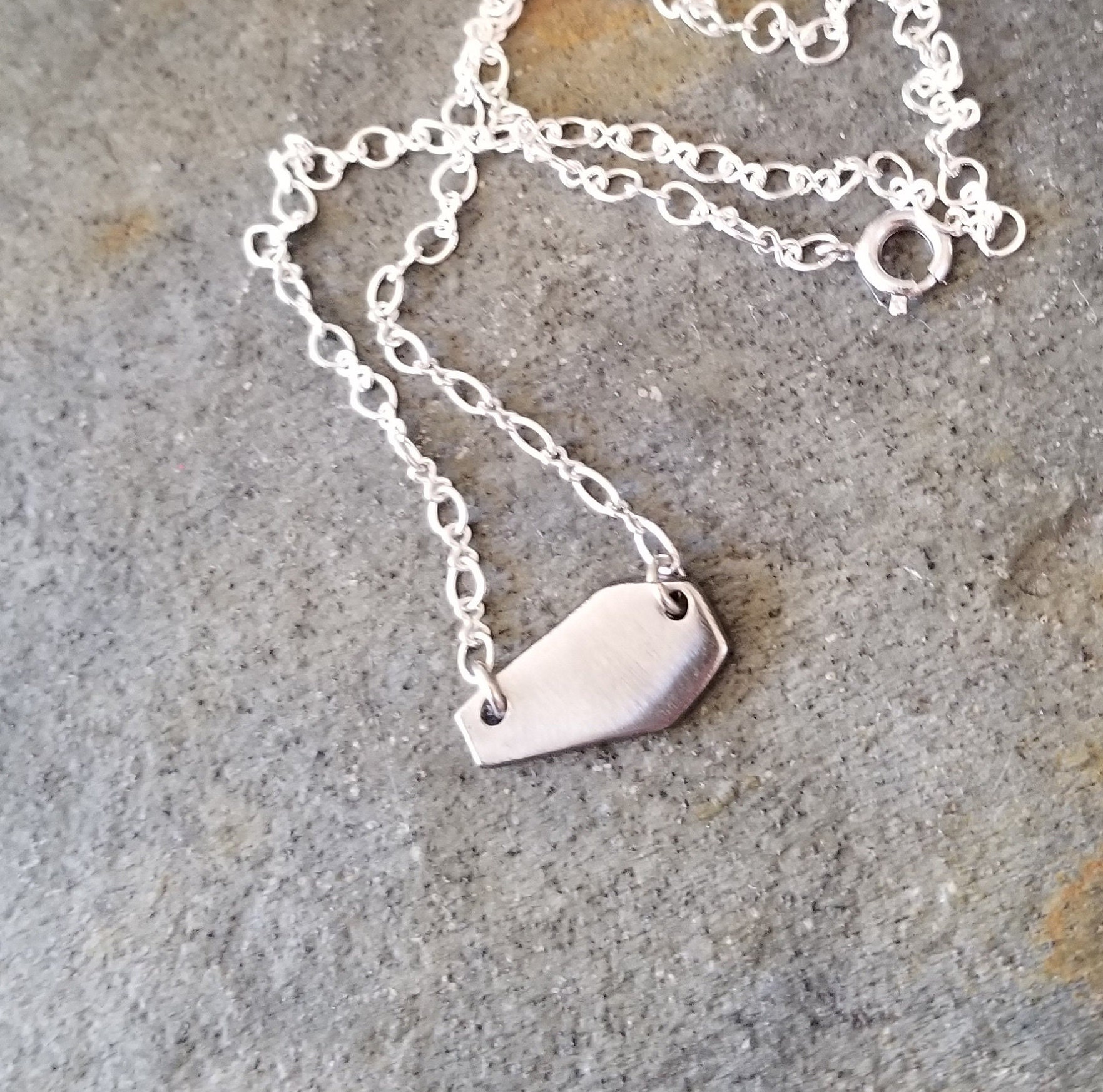 Mini Sarg Benutzerdefinierte Edelstahl Halskette Petite Goth Handgemachter Schmuck Mini Sarg Benutzerdefinierte Edelstahl Halskette Petite Goth Handgemachter Schmuck von deedlesdesign