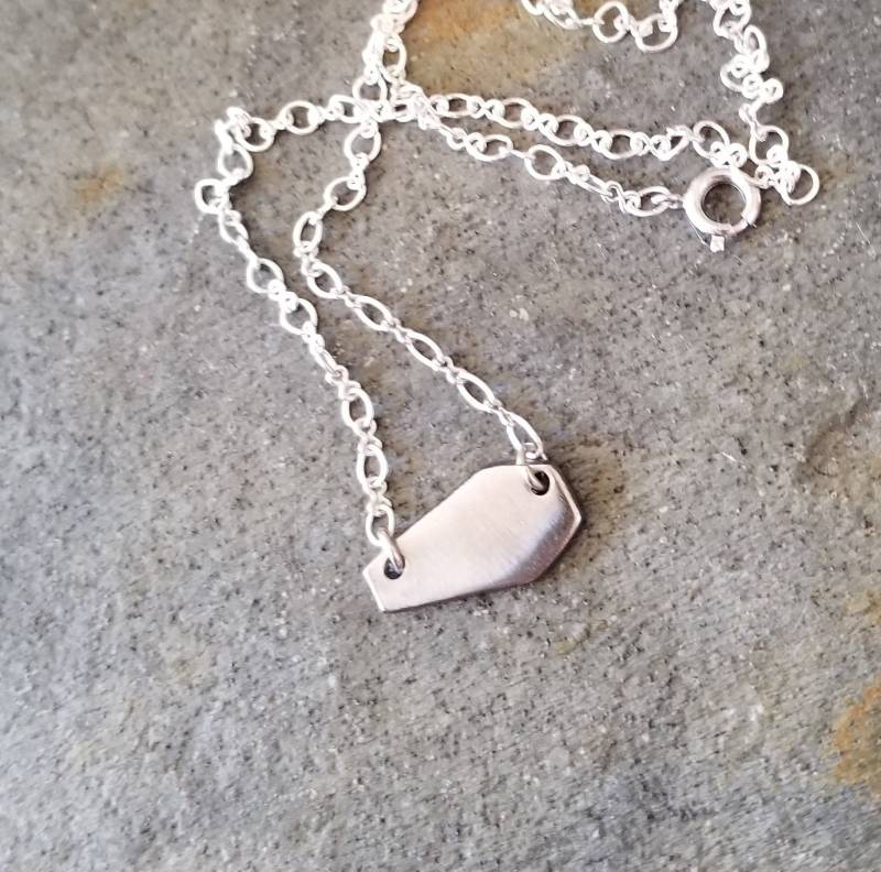 Mini Sarg Benutzerdefinierte Edelstahl Halskette Petite Goth Handgemachter Schmuck von deedlesdesign