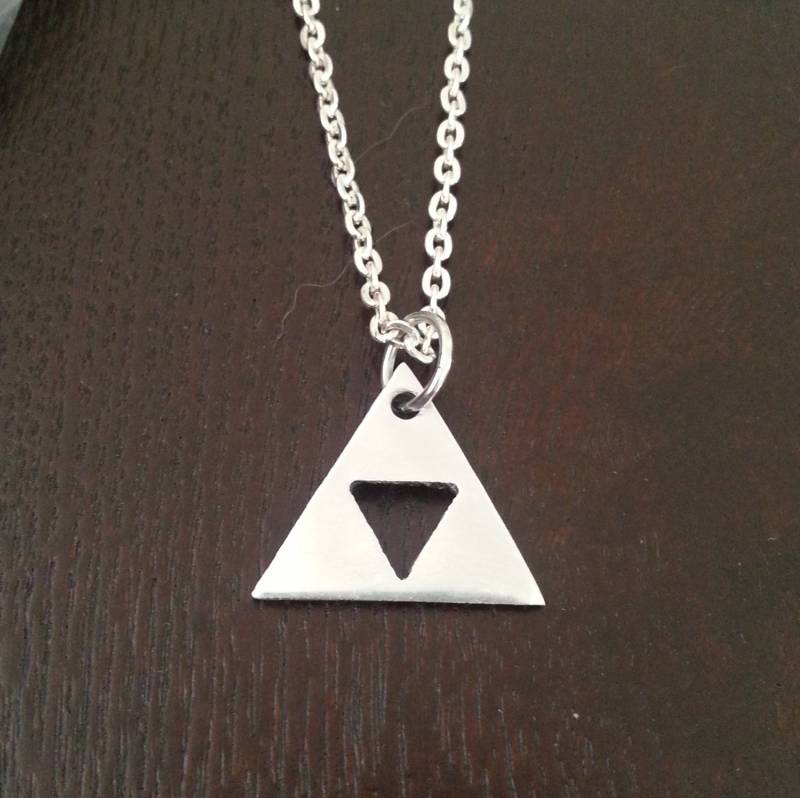 Silber Triforce Legend Of Zelda Symbol Halskette Silber Triforce Legend Of Zelda Symbol Halskette von deedlesdesign
