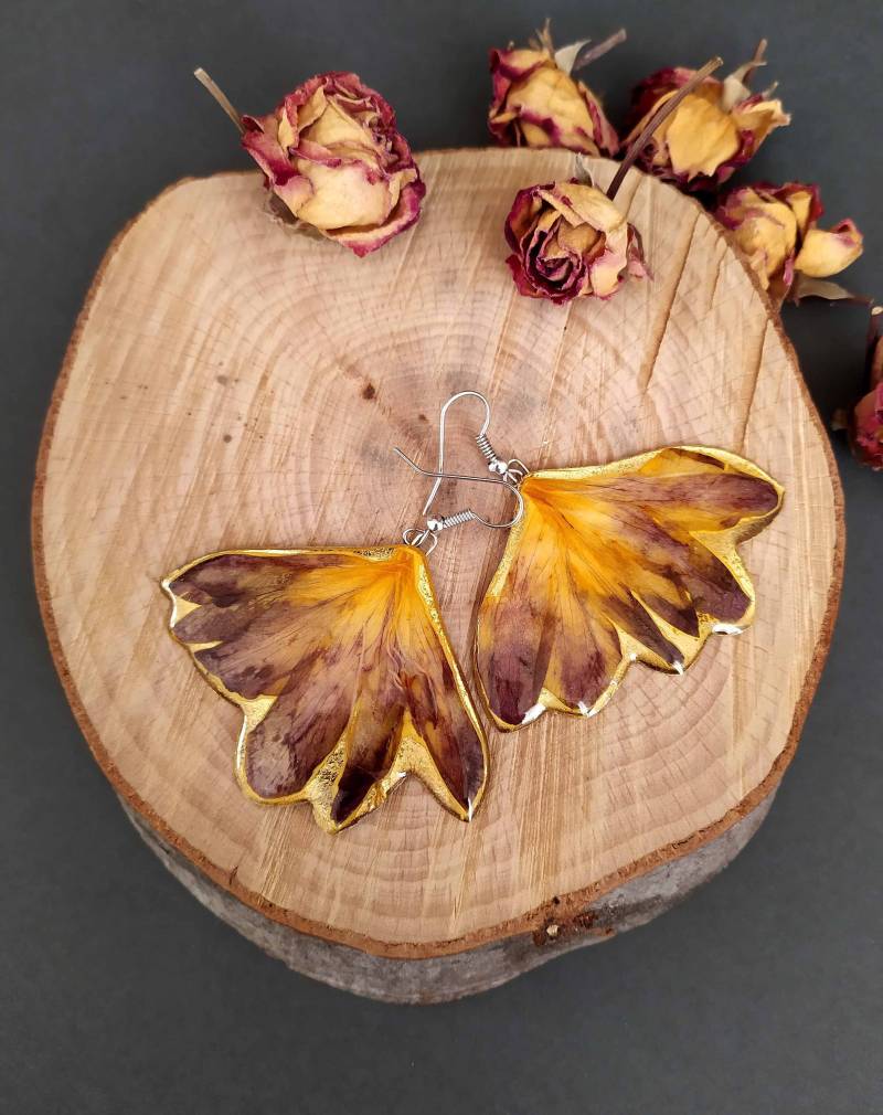Echte Gepresste Freesia Ohrringe, Gelbe Ohrringe in Resin, Boho Blumenschmuck, Rustikale Pflanzenohrringe Epoxyd, Jubiläumsgeschenk von deexart